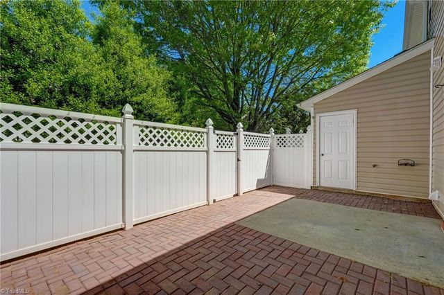 3 Tannenbaum Circle, Greensboro, NC 27410