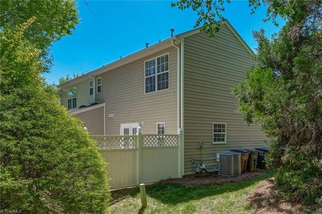 3 Tannenbaum Circle, Greensboro, NC 27410