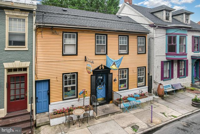 10 W POMFRET ST, Carlisle, PA 17013