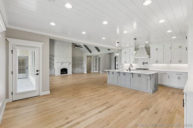 214 E 164th Place S, Glenpool, OK 74033