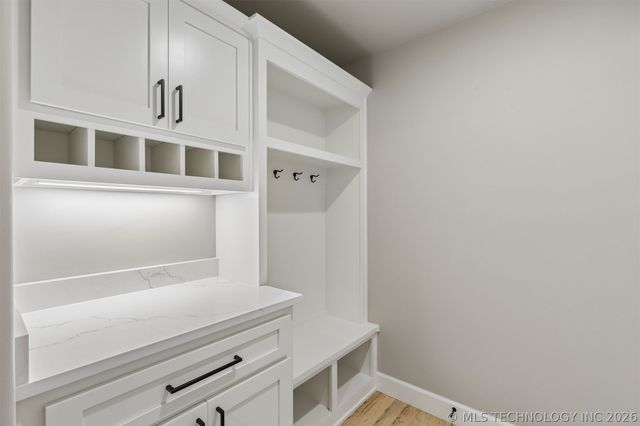 214 E 164th Place S, Glenpool, OK 74033