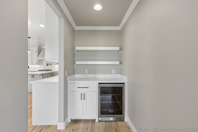 214 E 164th Place S, Glenpool, OK 74033