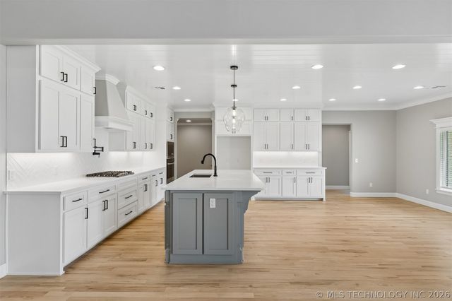 214 E 164th Place S, Glenpool, OK 74033