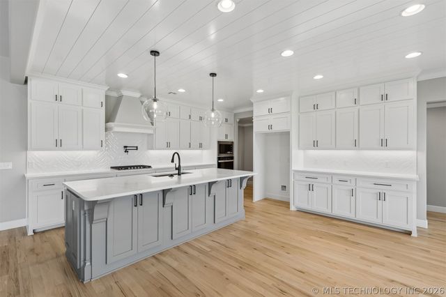 214 E 164th Place S, Glenpool, OK 74033
