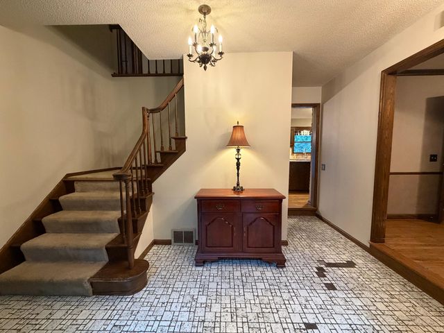 11905 26th Avenue N, Plymouth, MN 55441