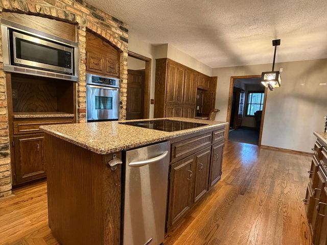 11905 26th Avenue N, Plymouth, MN 55441