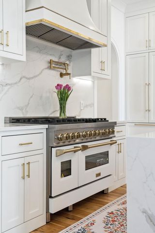 45 Eastlake Road, Mount Pleasant, SC 29464