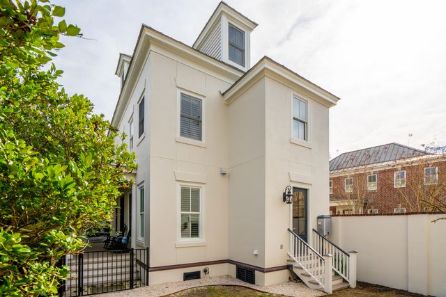 45 Eastlake Road, Mount Pleasant, SC 29464