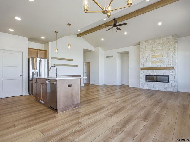 19938 Weir Street, Omaha, NE 68135