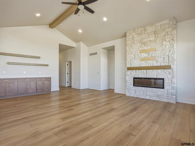 19938 Weir Street, Omaha, NE 68135