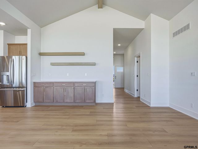 19938 Weir Street, Omaha, NE 68135