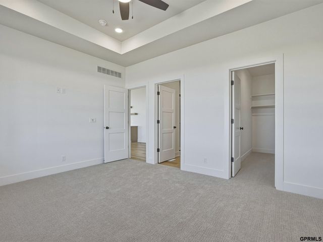 19938 Weir Street, Omaha, NE 68135