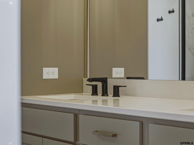 19938 Weir Street, Omaha, NE 68135