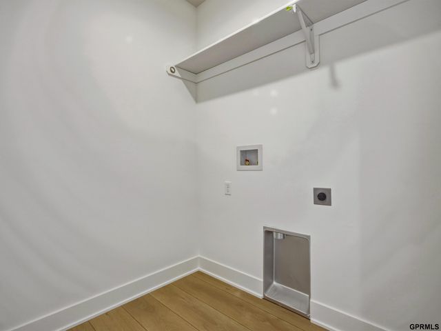 19938 Weir Street, Omaha, NE 68135