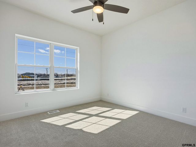 19938 Weir Street, Omaha, NE 68135