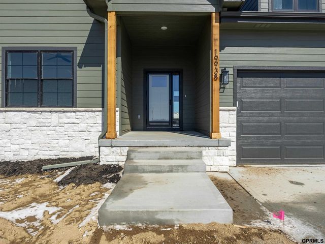 19938 Weir Street, Omaha, NE 68135