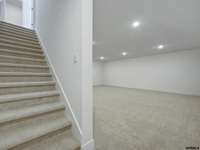 19938 Weir Street, Omaha, NE 68135