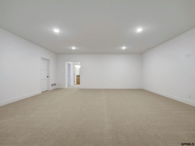 19938 Weir Street, Omaha, NE 68135