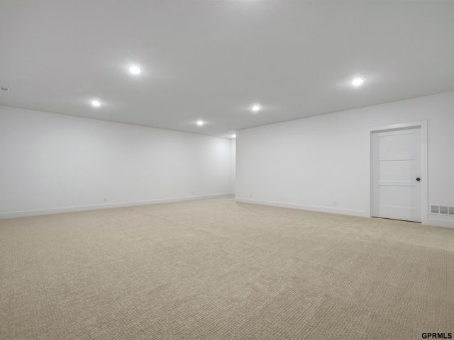 19938 Weir Street, Omaha, NE 68135