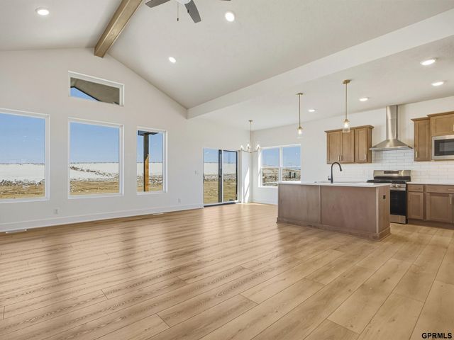 19938 Weir Street, Omaha, NE 68135