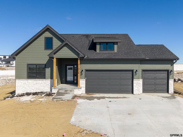 19938 Weir Street, Omaha, NE 68135