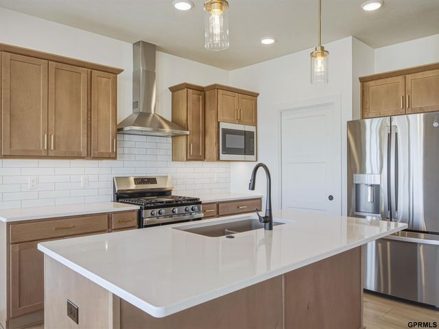 19938 Weir Street, Omaha, NE 68135