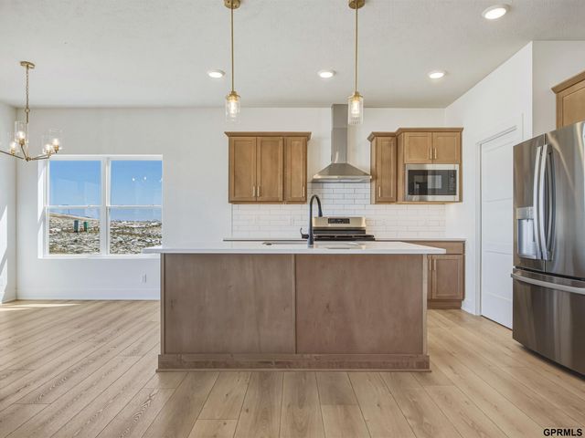 19938 Weir Street, Omaha, NE 68135