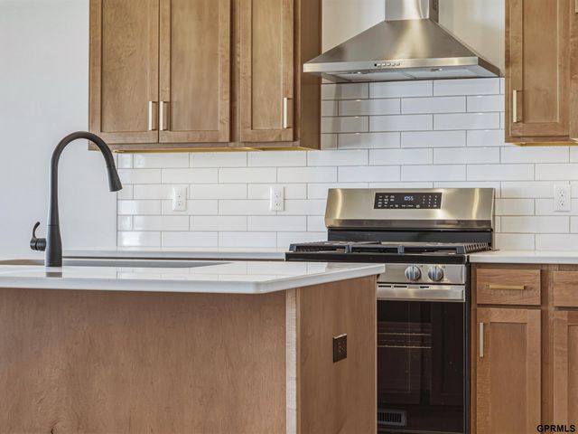 19938 Weir Street, Omaha, NE 68135