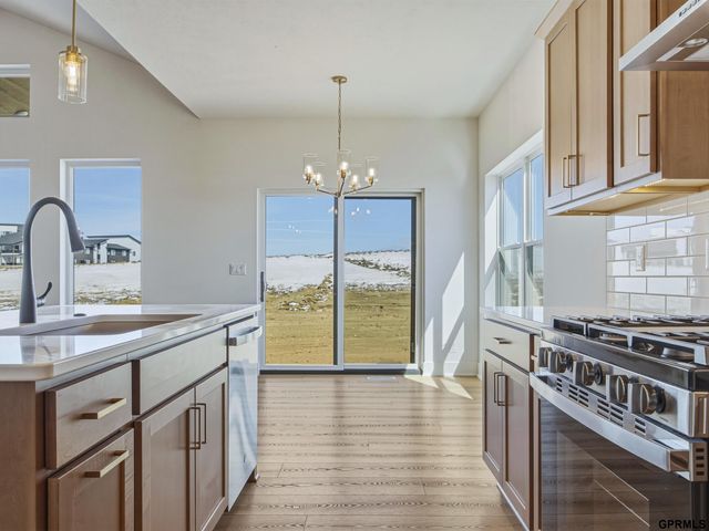 19938 Weir Street, Omaha, NE 68135