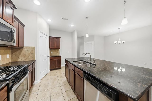 4209 Country Club Drive, Dickinson, TX 77539