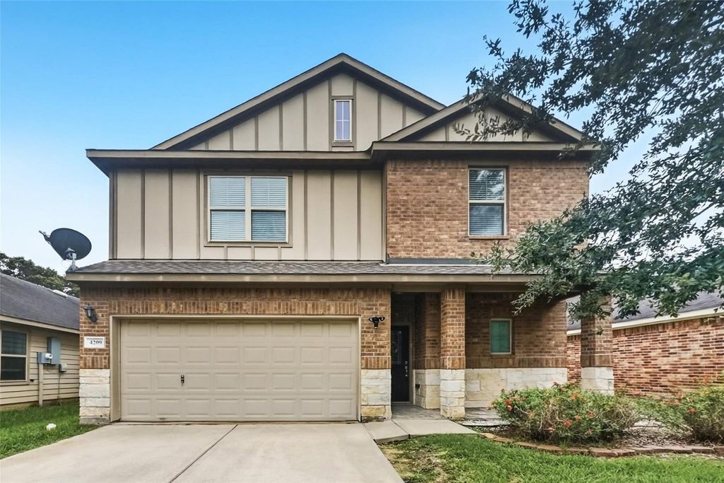 4209 Country Club Drive, Dickinson, TX 77539