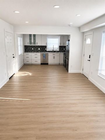 4011 HELENA STREET NE, St Petersburg, FL 33703