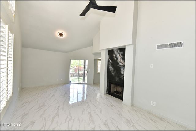 31 STRATFORD HALL Circle, El Paso, TX 79912