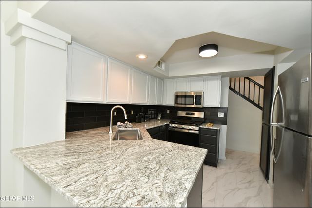 31 STRATFORD HALL Circle, El Paso, TX 79912