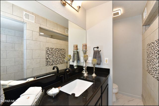 31 STRATFORD HALL Circle, El Paso, TX 79912