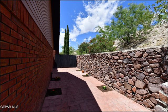 31 STRATFORD HALL Circle, El Paso, TX 79912