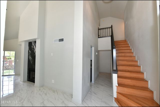 31 STRATFORD HALL Circle, El Paso, TX 79912