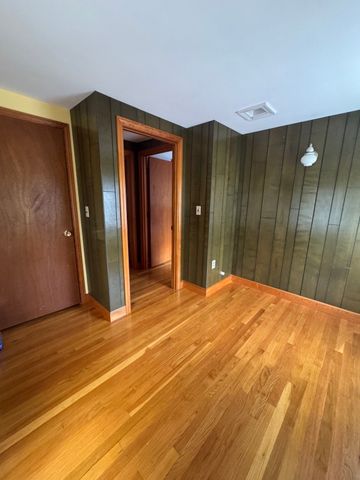 79 Peach Orchard Rd, Burlington, MA 01803
