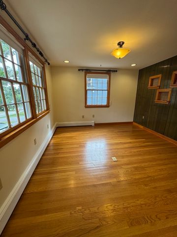 79 Peach Orchard Rd, Burlington, MA 01803