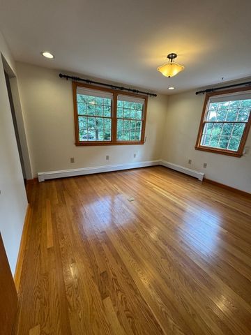 79 Peach Orchard Rd, Burlington, MA 01803