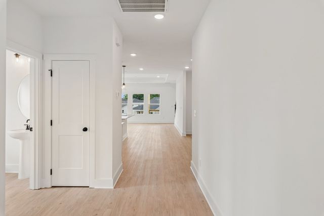 2968 Sharpstone Drive, Columbia, TN 38401