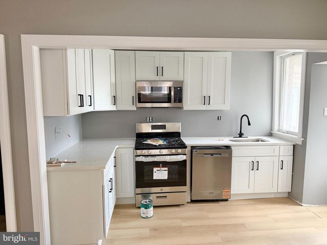 406 KINGSLEY ST, Philadelphia, PA 19128