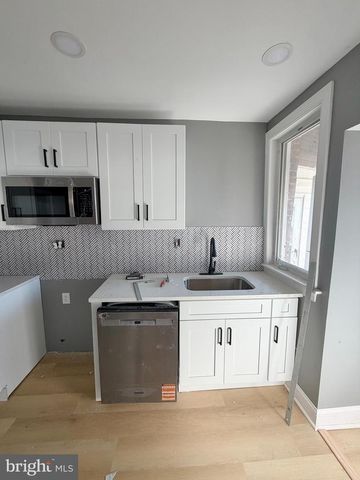 406 KINGSLEY ST, Philadelphia, PA 19128