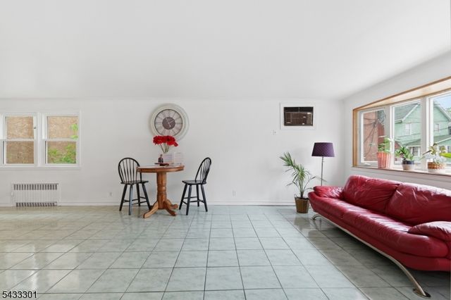 136 W 56Th St, Bayonne City, NJ 07002