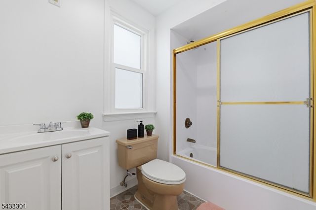 136 W 56Th St, Bayonne City, NJ 07002