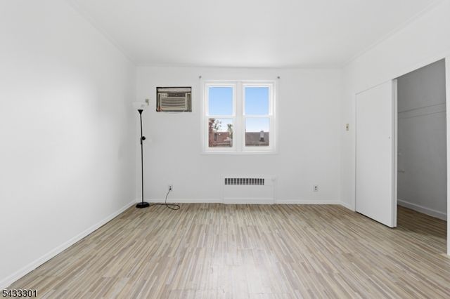 136 W 56Th St, Bayonne City, NJ 07002