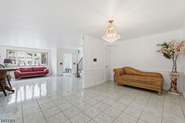 136 W 56Th St, Bayonne City, NJ 07002
