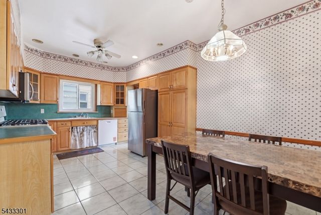 136 W 56Th St, Bayonne City, NJ 07002