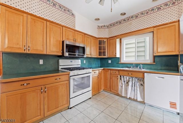 136 W 56Th St, Bayonne City, NJ 07002