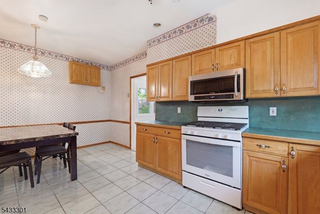 136 W 56Th St, Bayonne City, NJ 07002
